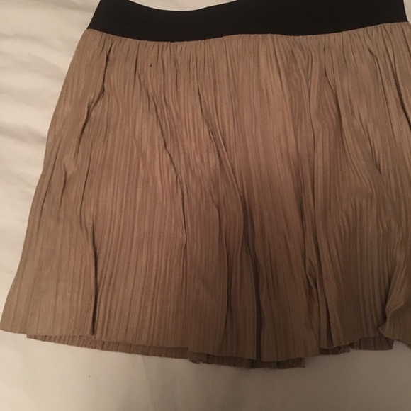 BCBG MAX AZRIA pleated skirt - Picture 3 of 10